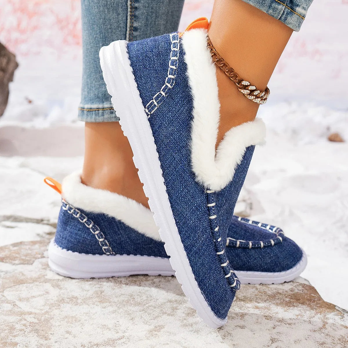 Thickened indoor leisure warm top snow boots for women, solid colour, flat heel, rubber sole, artificial PU upper, round toe, shown in blue