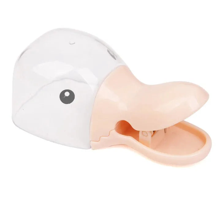Cat food fresh-keeping clip in beige ABS plastic with integrated scoop, 14.7 x 5.5cm