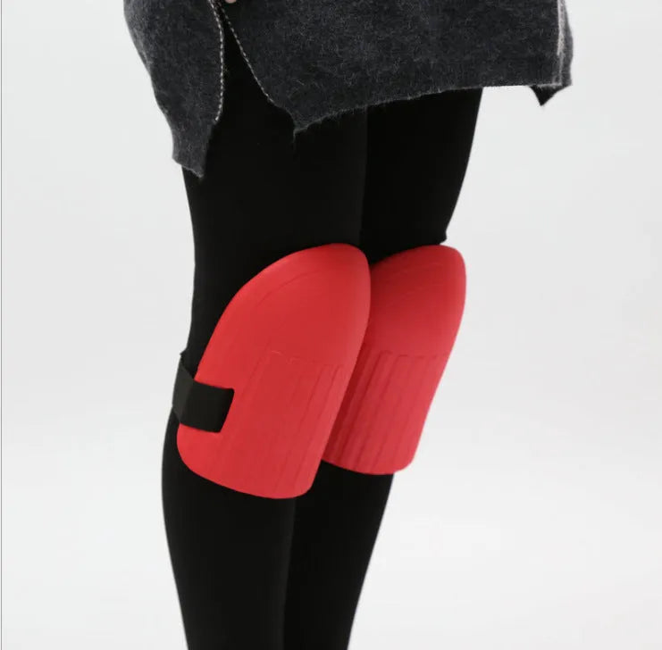 A pair of EVA foam knee pads in army green colour, showing dimensions of 19cm by 15cm.