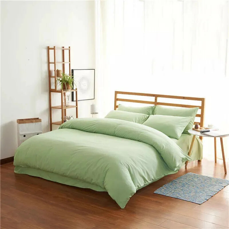 Polyester fibre bedding set with quilt cover and two pillowcases, plain pattern, edging finish, for 1.5m bed