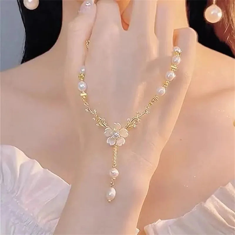 Pearl flower coloured alloy necklace with rose and floral chain design for women's fashion and office wear