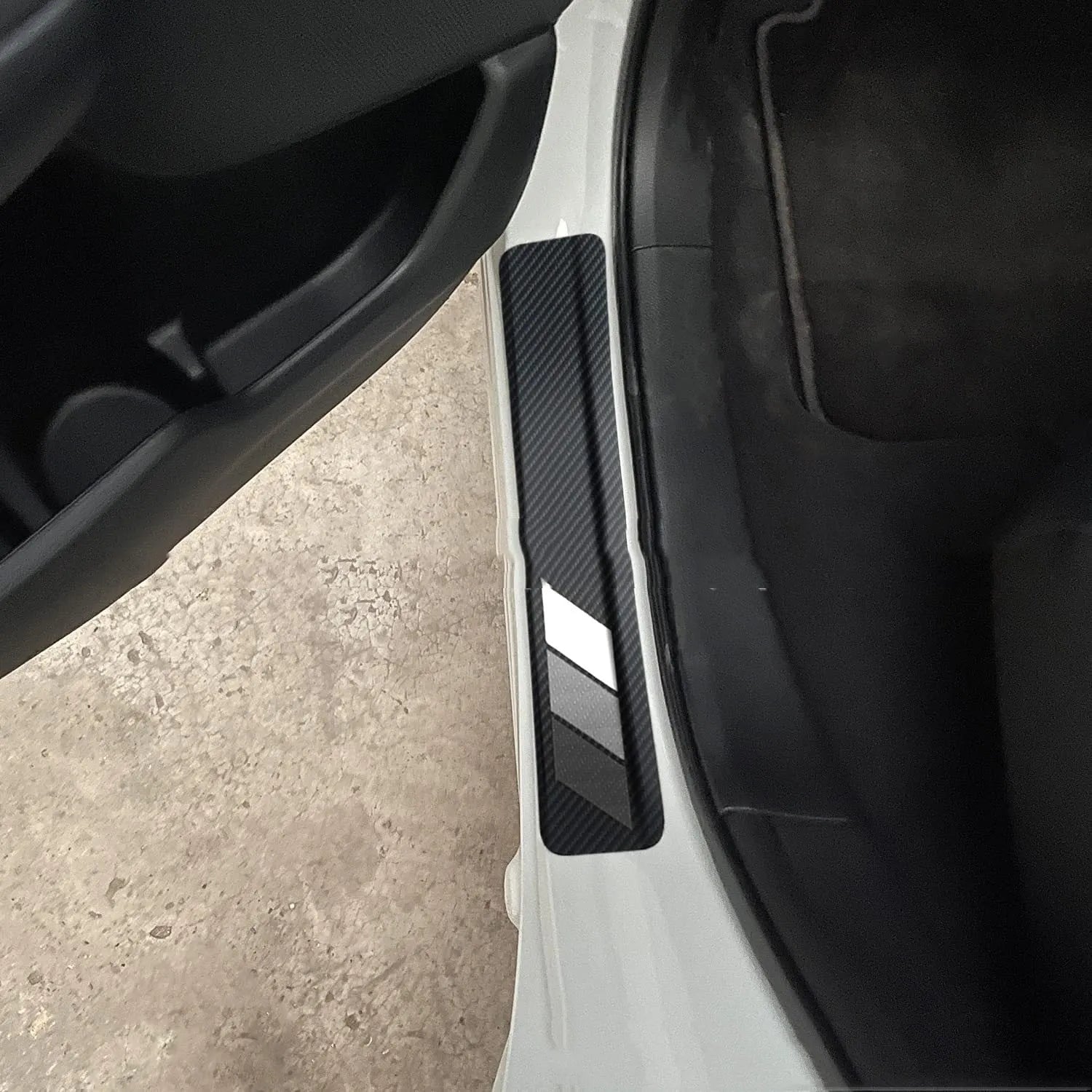 Set of 4 car leather threshold bars in black three-colour design for universal fit