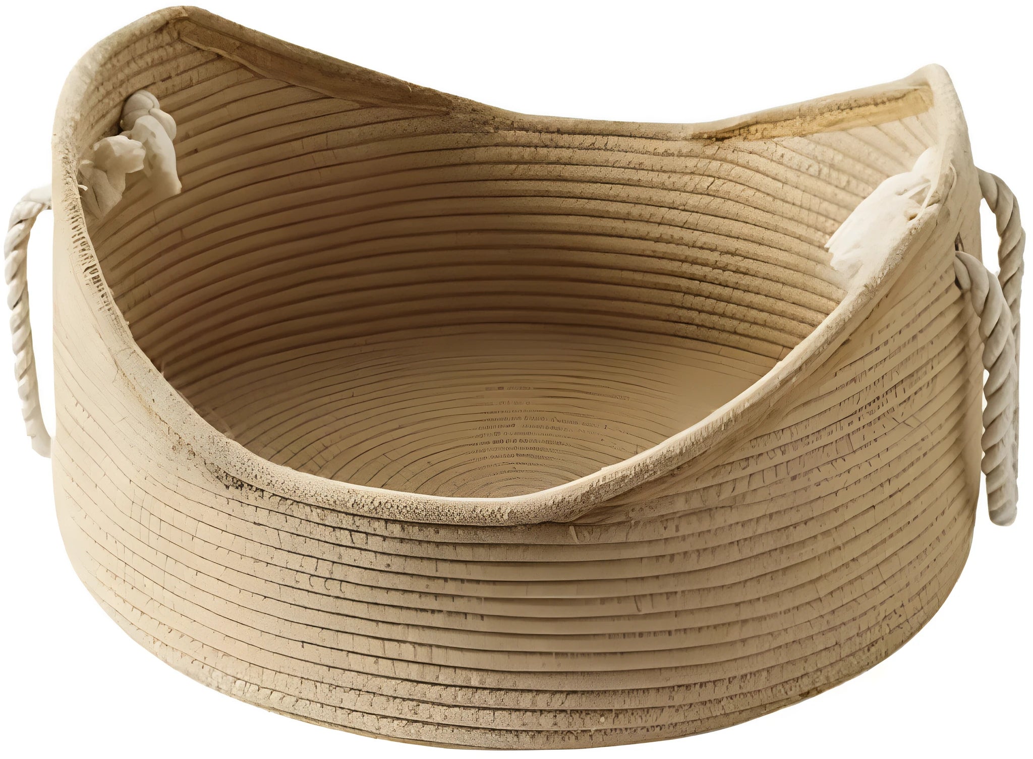 Wicker cat bed basket with integrated corrugated scratching surface for small to medium sized cats