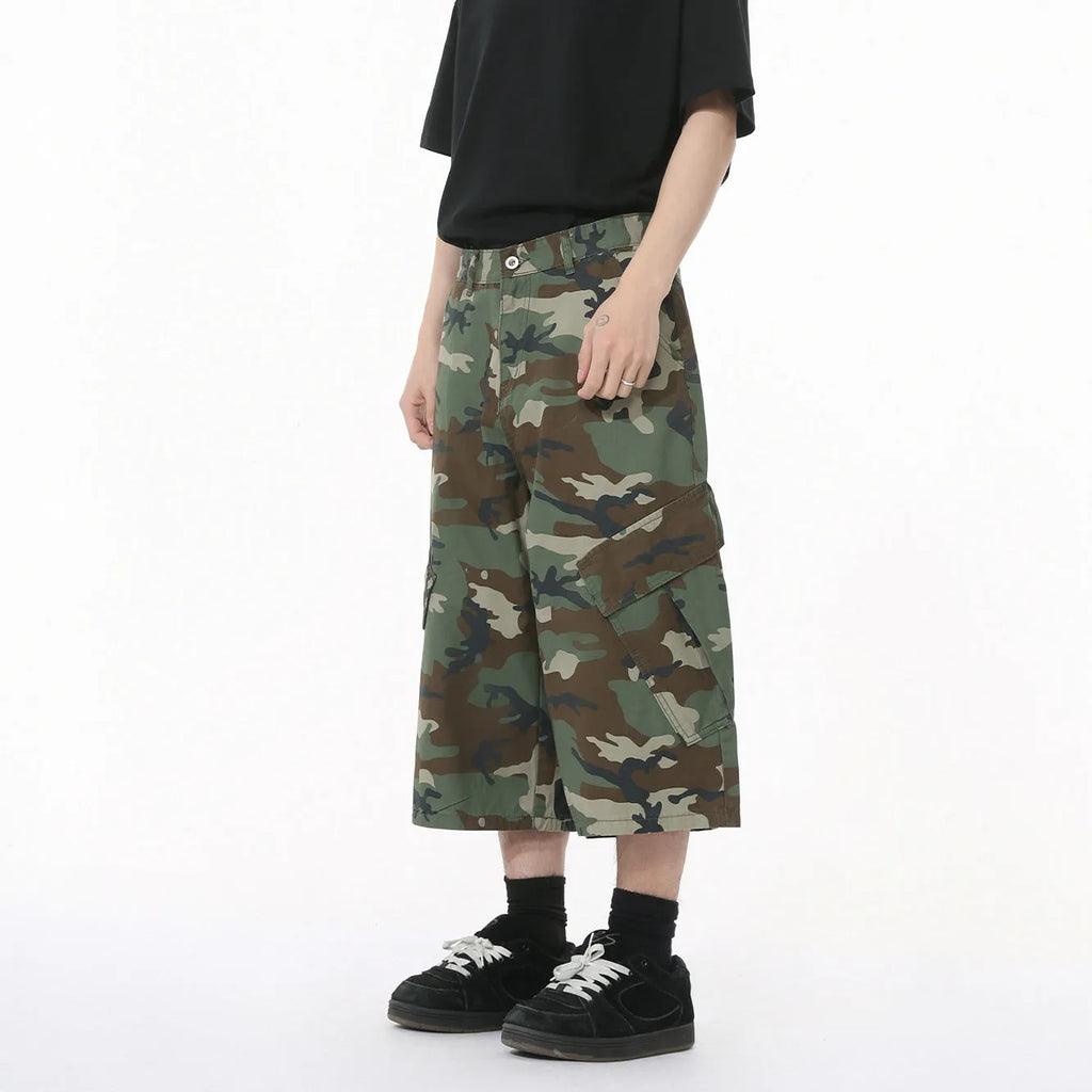 Men's camouflage wide leg cotton trousers with side stitching and large pockets
