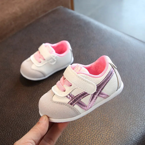 Black toddler shoes with waterproof rubber sole, antiskid pattern, breathable upper, suitable for 0-18 months