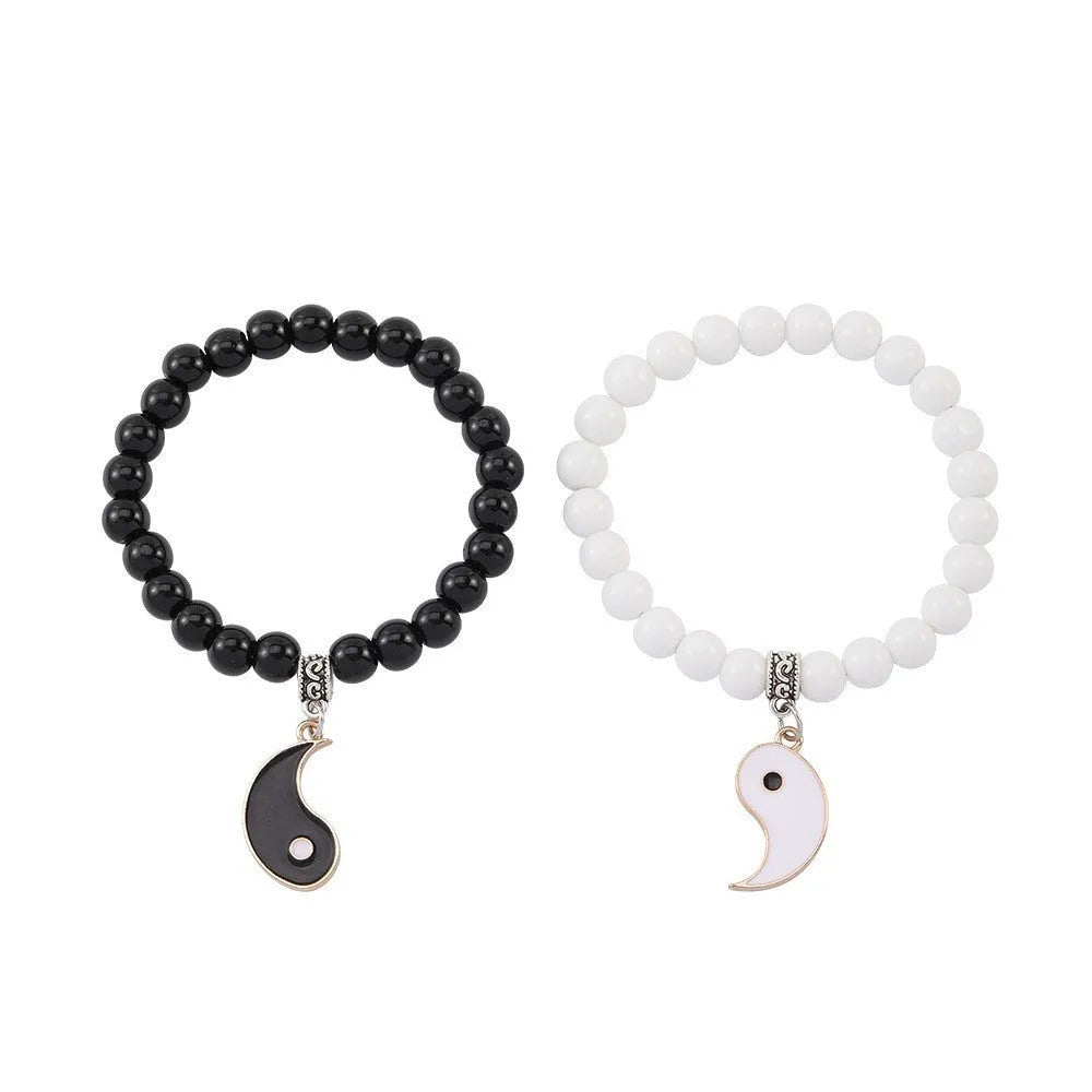 Geometric eight-diagram shaped alloy appetizer bracelet for unisex wear or travel gifting.