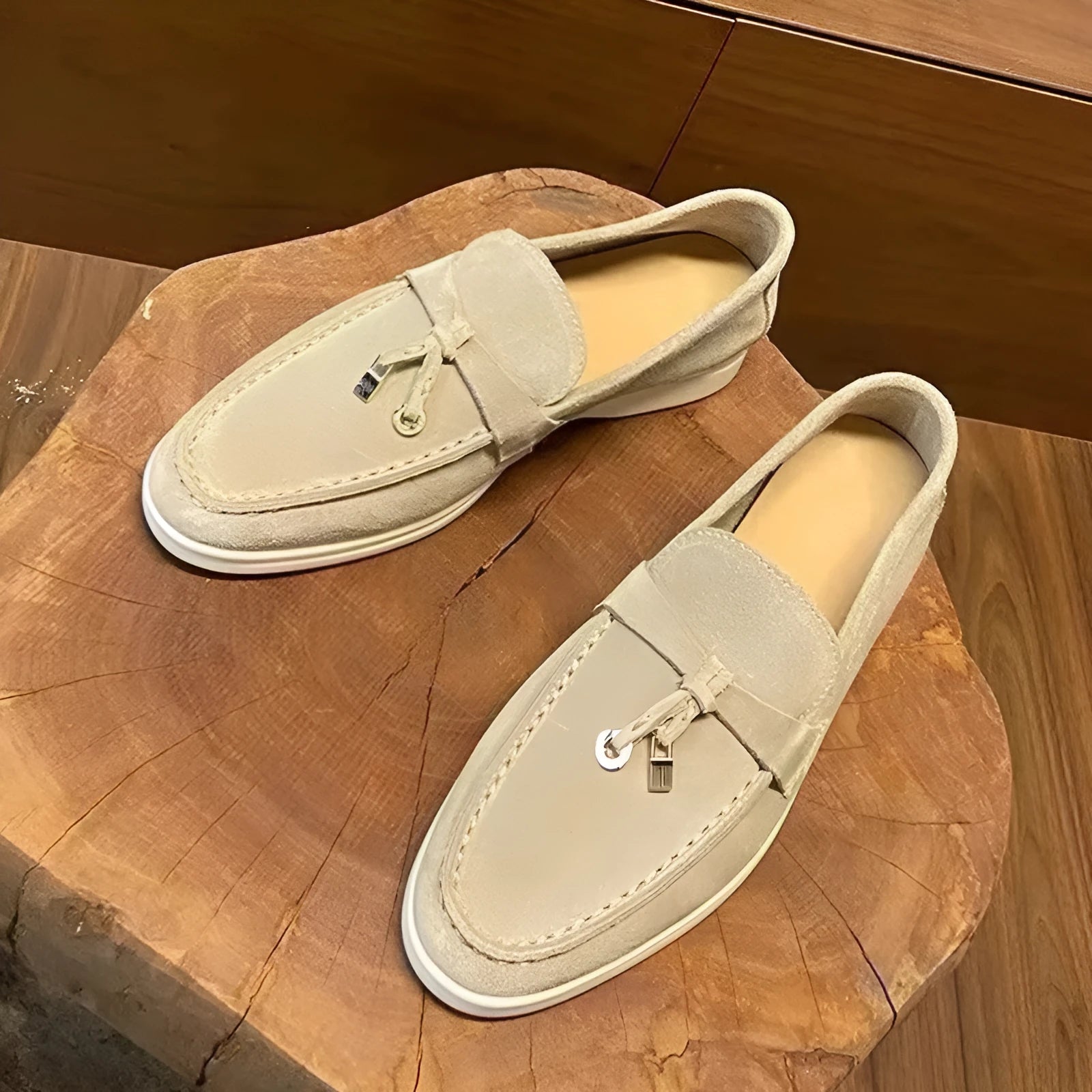 High-top slip-on loafers in various colours with round toe and rubber sole.
