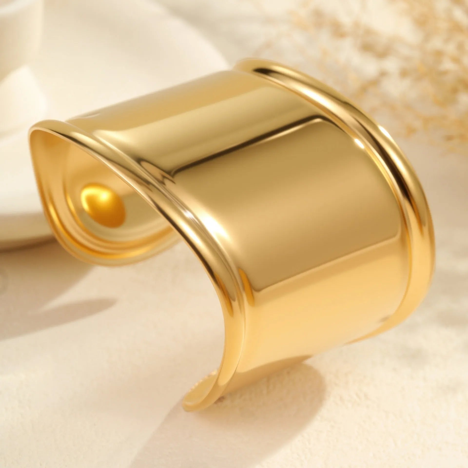 Women's exaggerated wide gold-plated bracelet with wave geometric design and niche opening