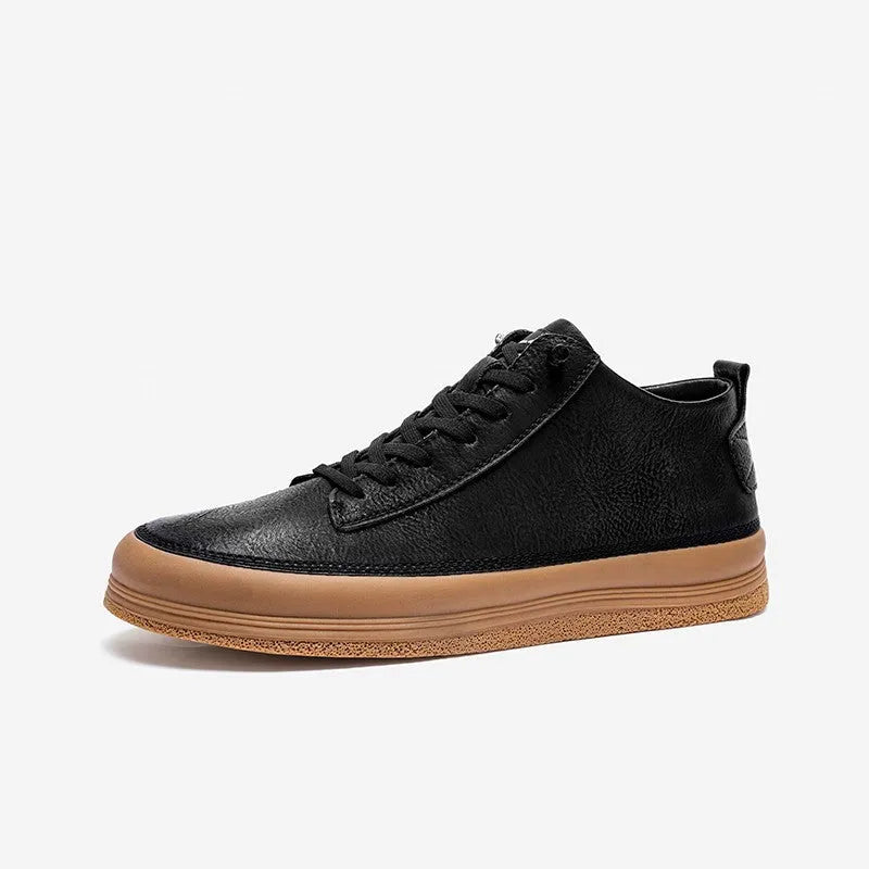 Men's black leather casual shoes with round toe and lace-up closure on a rubber sole