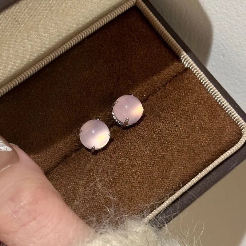 Round egg surface chalcedony earrings with four-claw setting in Chinese national fashion retro style