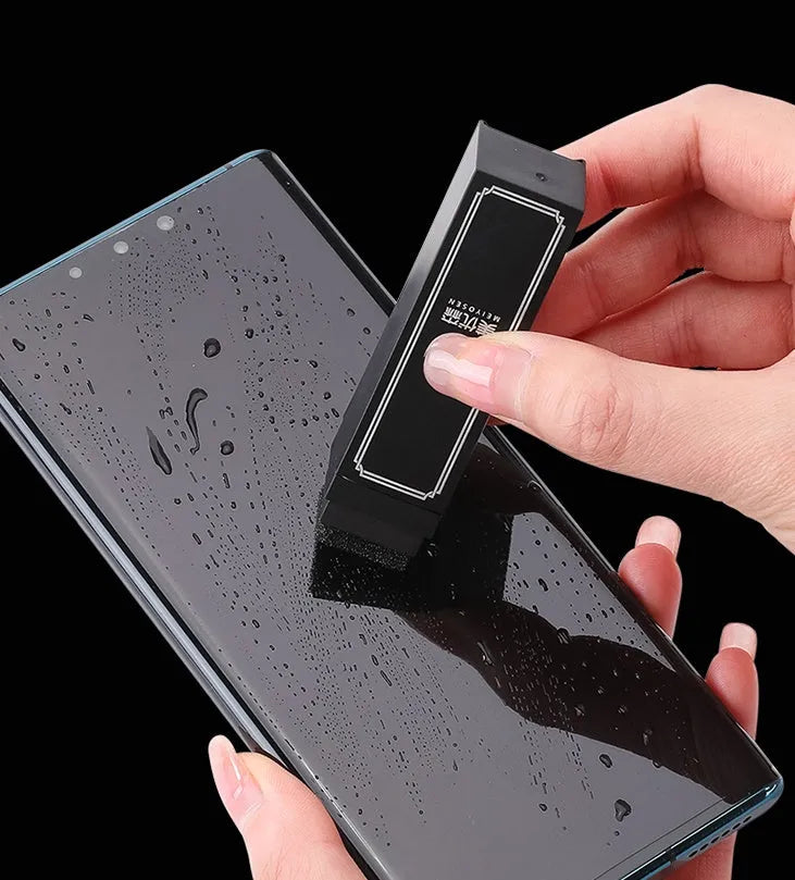 Black pack of 40 disposable screen cleaning wipes for mobile phones and tablets