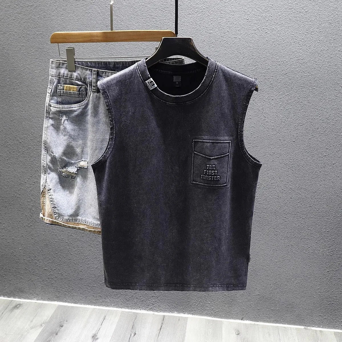 Cotton sleeveless t-shirt in loose fit with straight hem, black and white colour options