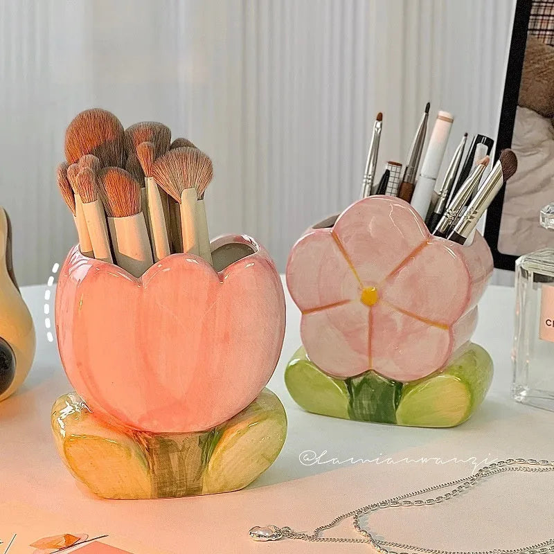 Ceramic flower pen holder storage box with floral decoration measuring 11.8 cm