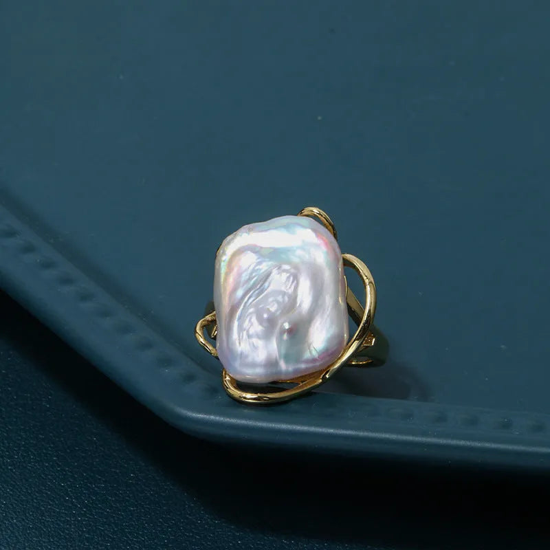 Women's baroque pearl ring with adjustable opening in gold colour geometric design