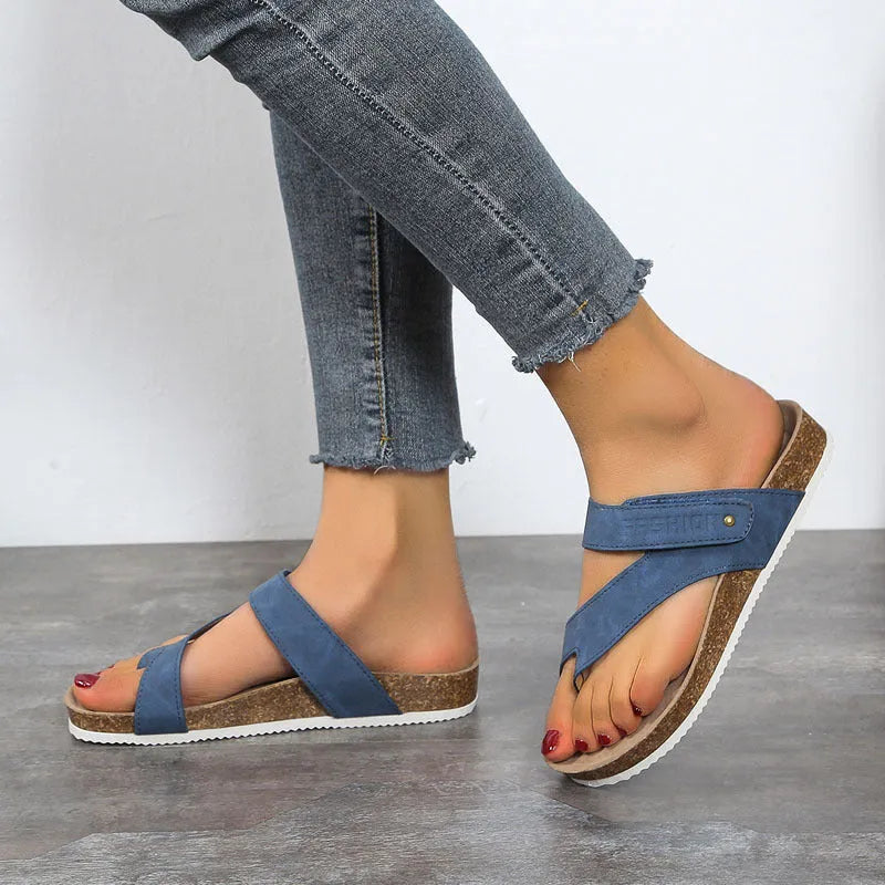 Flat toe ring thick-soled flip-flops in blue with artificial PU upper and foam sole.