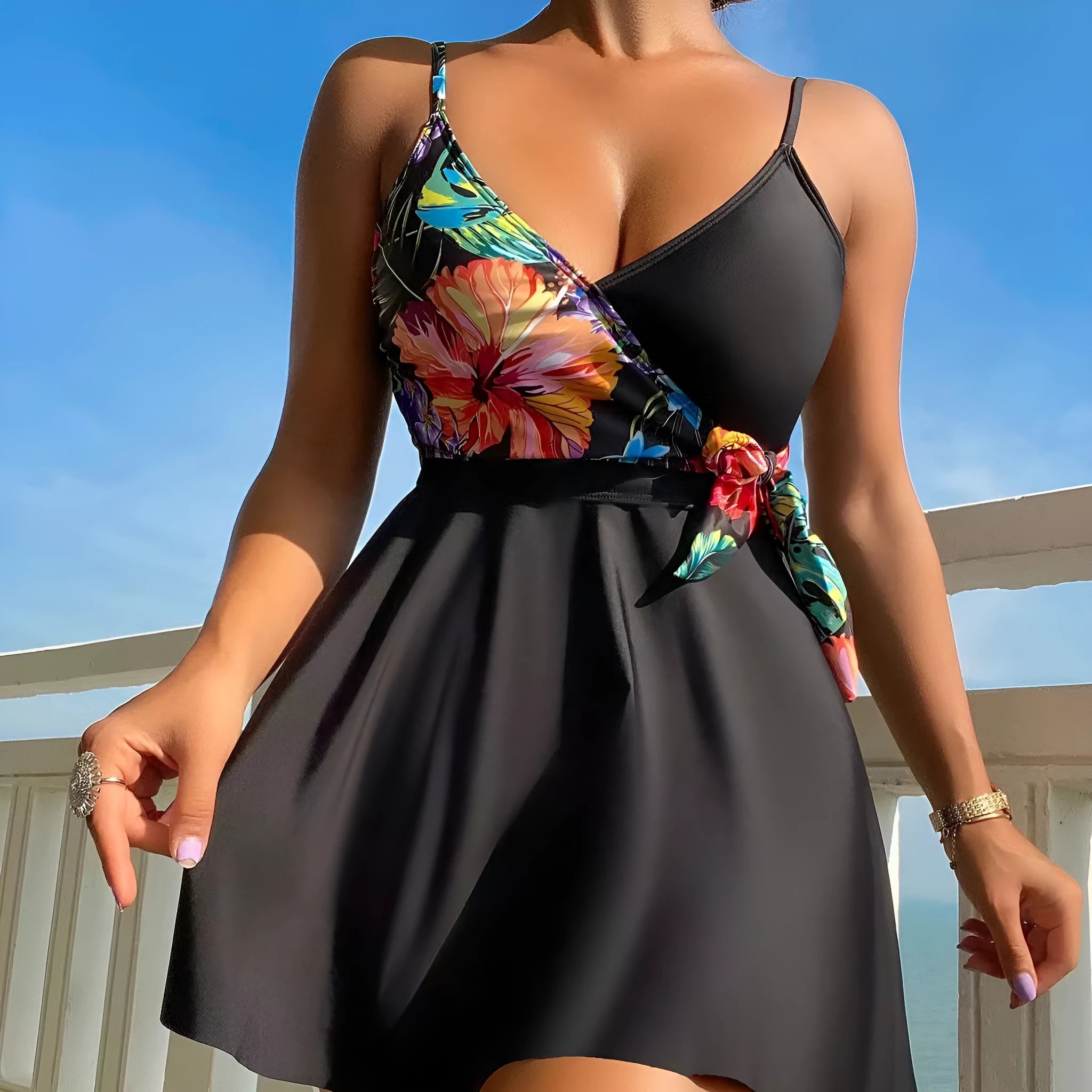 Black women's high waist briefs printed split bikini for sports and swimming.