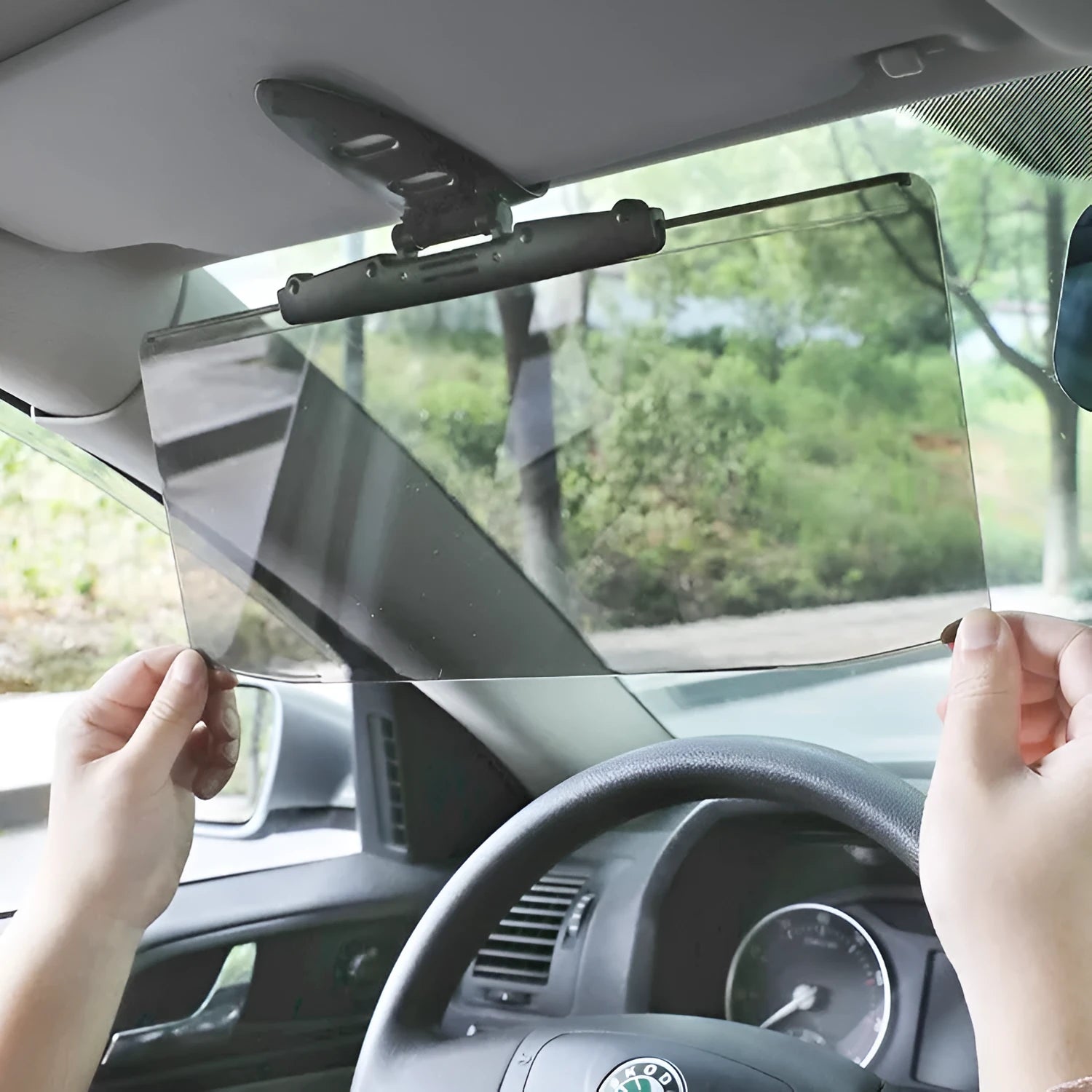 Universal car sunshade front gear sunscreen heat insulator with ABS resin visor and Polycarbonate clip 33x14.5cm size