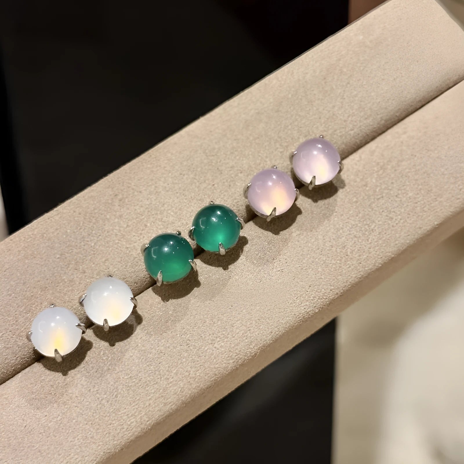 Round egg surface chalcedony earrings with four-claw setting in Chinese national fashion retro style