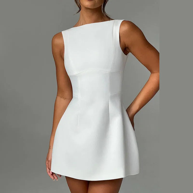 Slim-fitting sleeveless backless summer dress in a sling style with a high waist