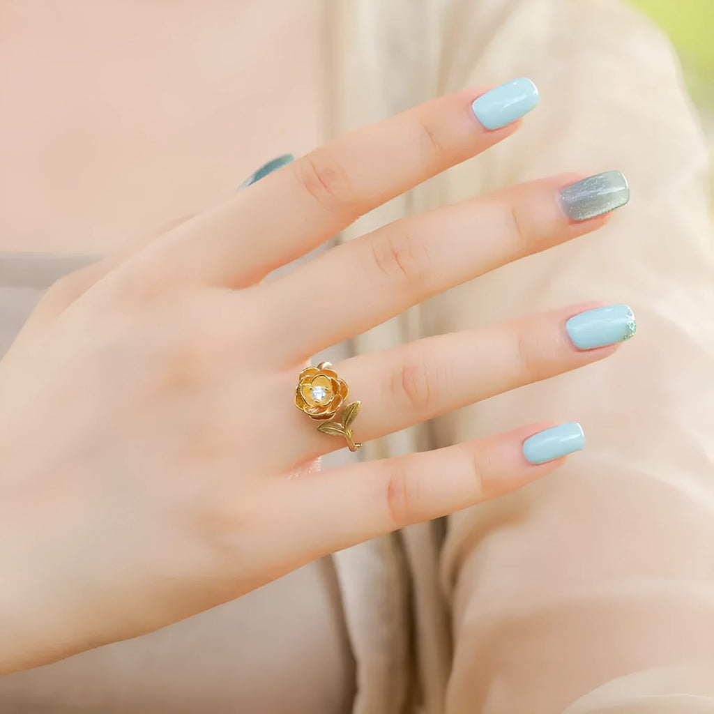 Women's 925 silver adjustable flower ring with gold electroplated finish on index finger