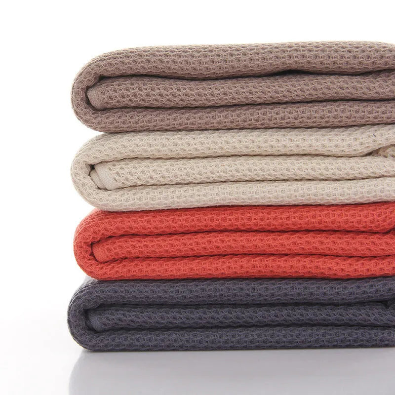 All-cotton jacquard bath towel in beige, 70x140cm, folded on a bathroom shelf