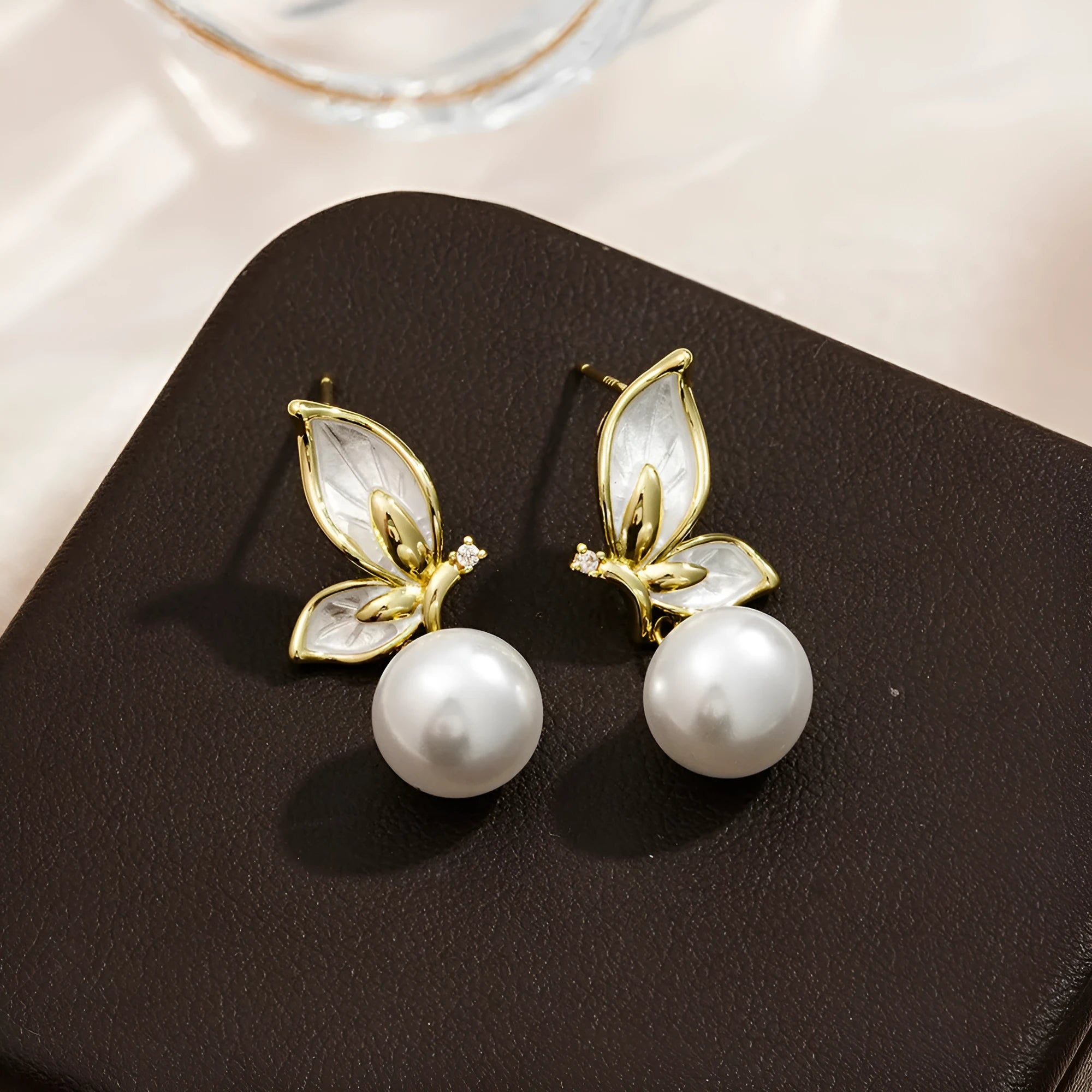 A pair of simple style copper butterfly earrings for women with an electroplated painted oil design.