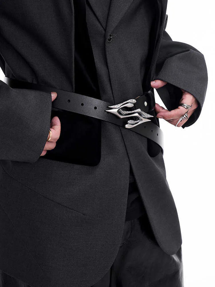 Black men's leather belt with a metal buckle, showing the two-layer cowhide construction and a length of 110cm.