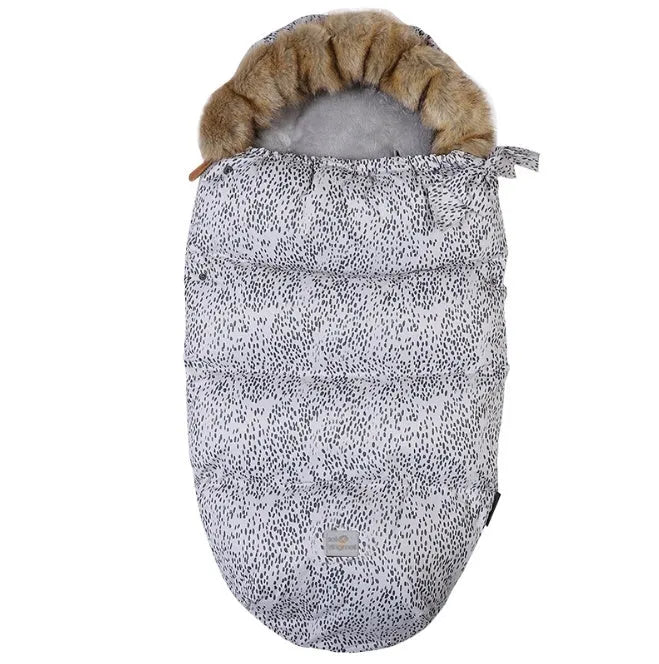 Baby stroller sleeping bag in polyester fibre with down cotton filling, measuring 46 by 95 centimetres, available in ten colours
