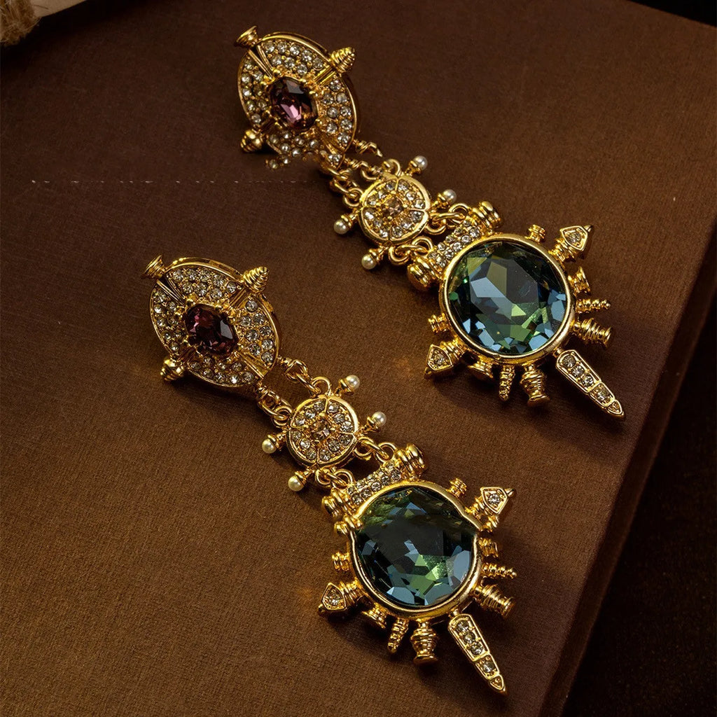 Gold geometric stud earrings with round shape and diamond treatment