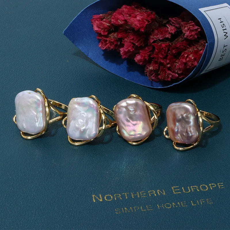 Women's baroque pearl ring with adjustable opening in gold colour geometric design