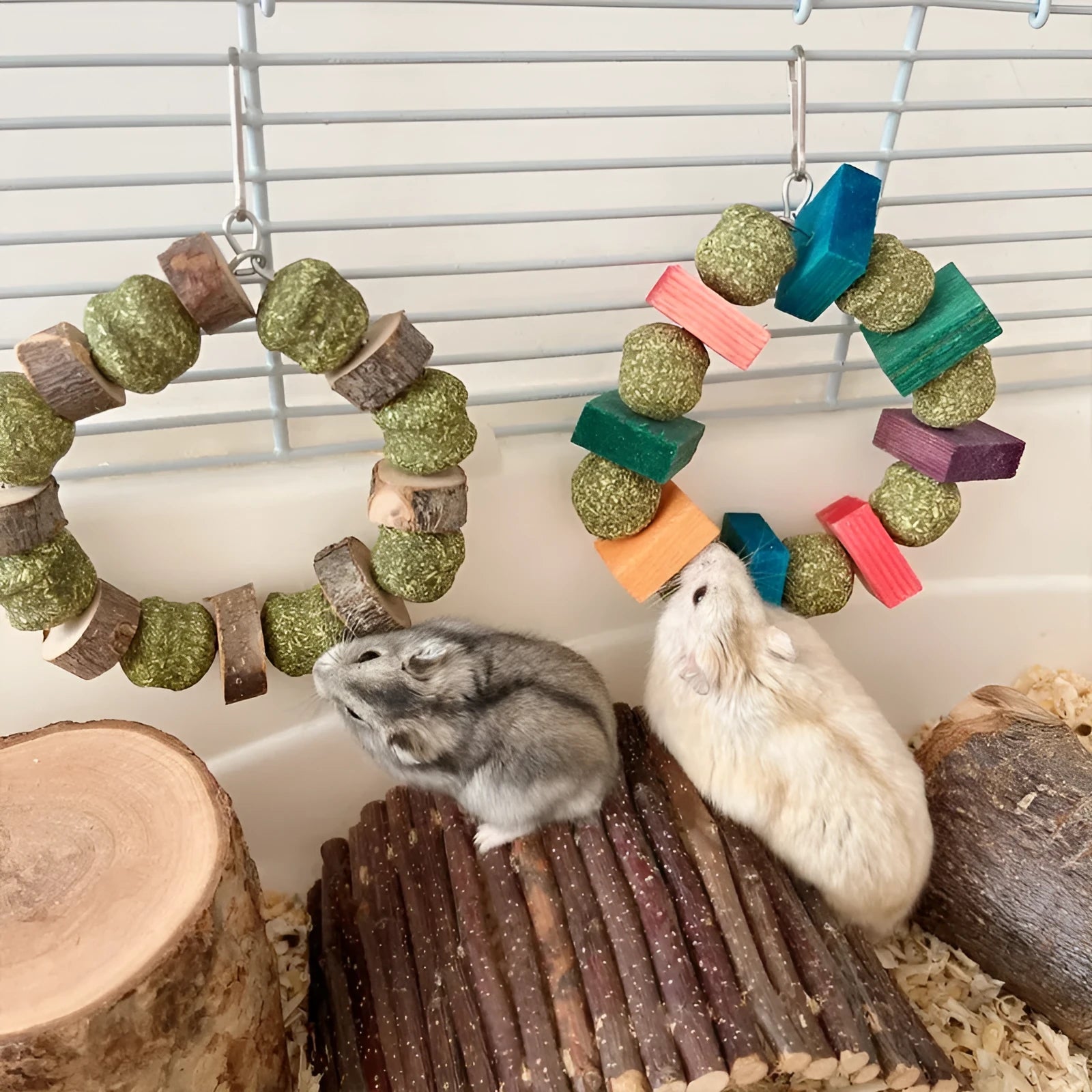 Hamster chew toy with applewood chewing surface and decorative straw ball ring