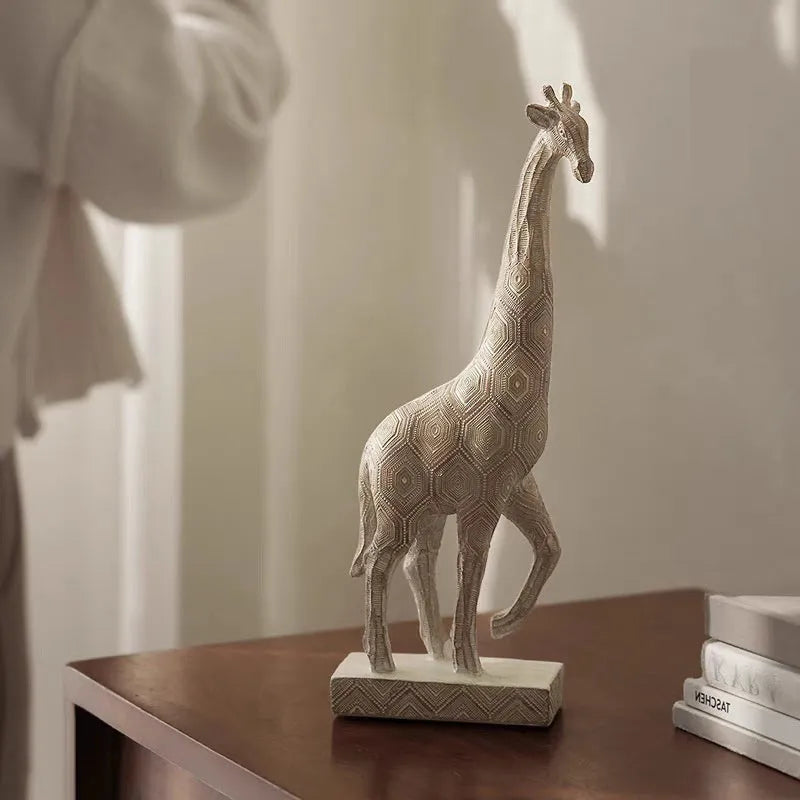 Wood colour European style giraffe resin ornament measuring 11cm high for home decoration