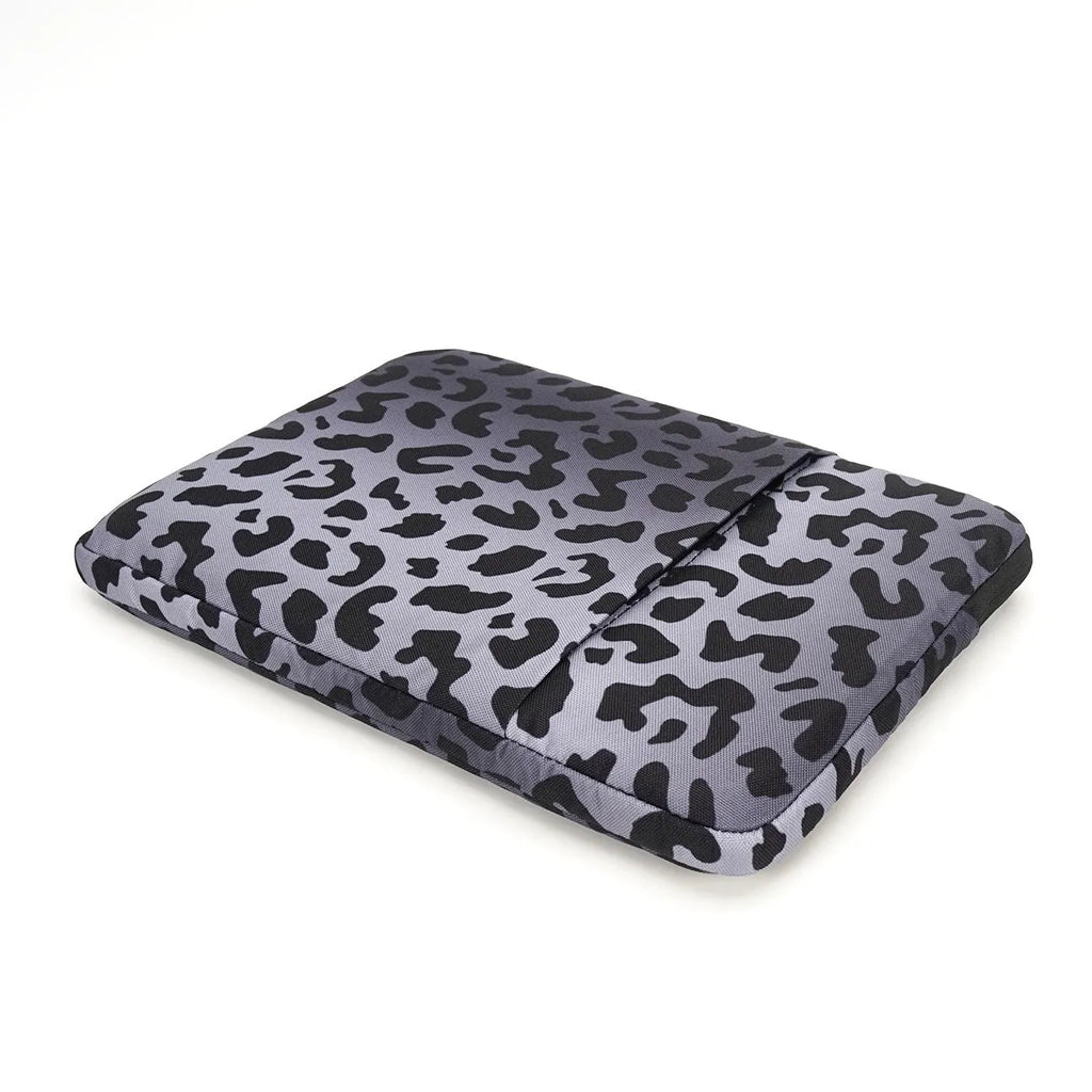 Leopard print laptop sleeve for 13-inch to 16-inch computers with anti-shock flannel protection