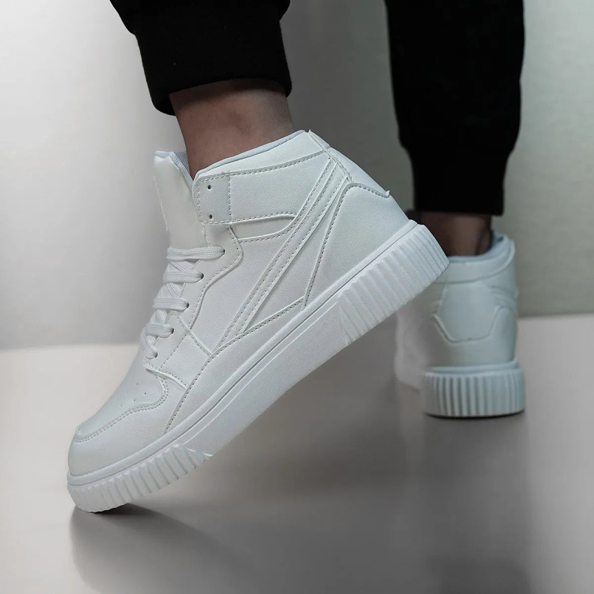 White men's casual shoes with round toe and microfiber upper for autumn winter wear