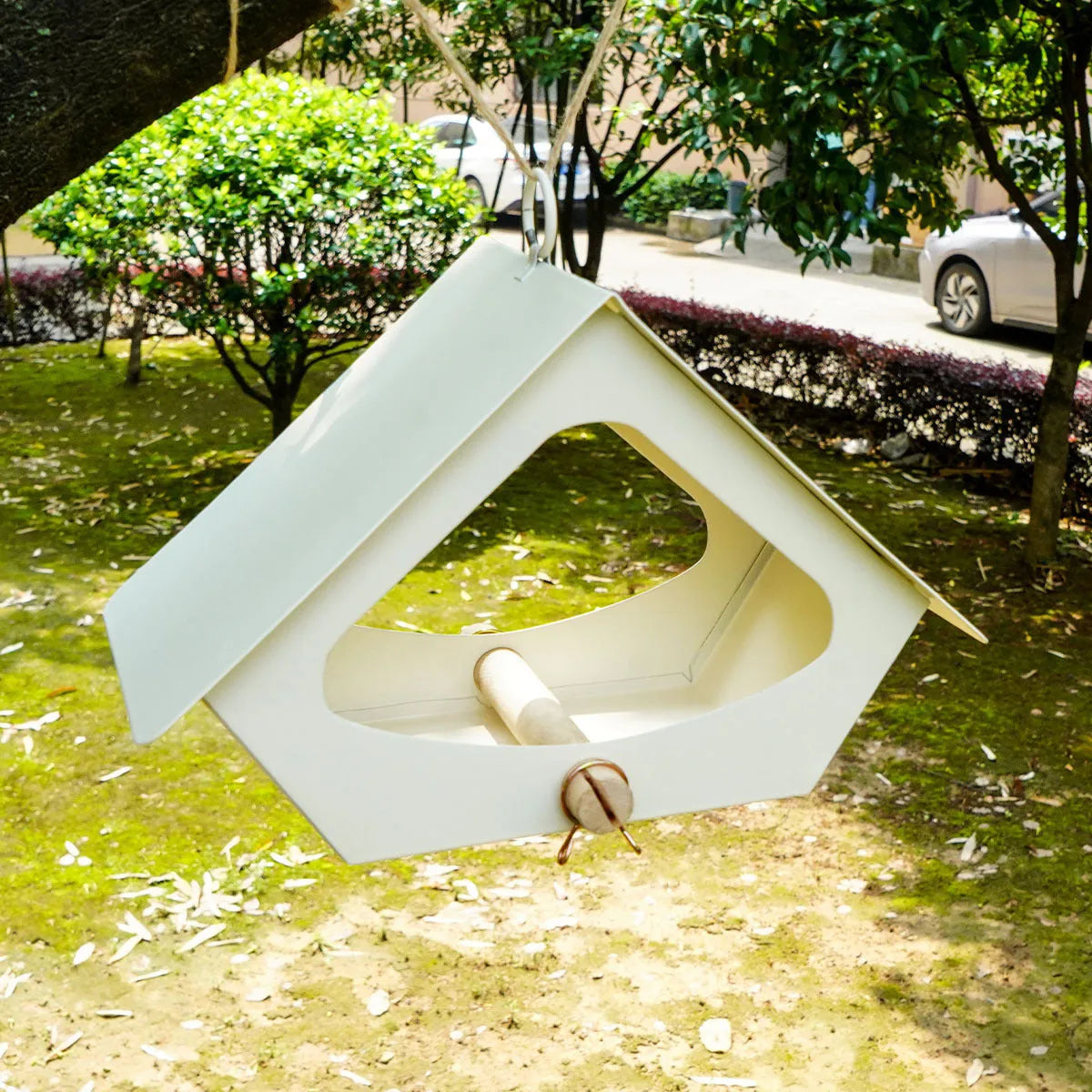 Modern European-style iron bird nest for outdoor garden bird feeding and decoration