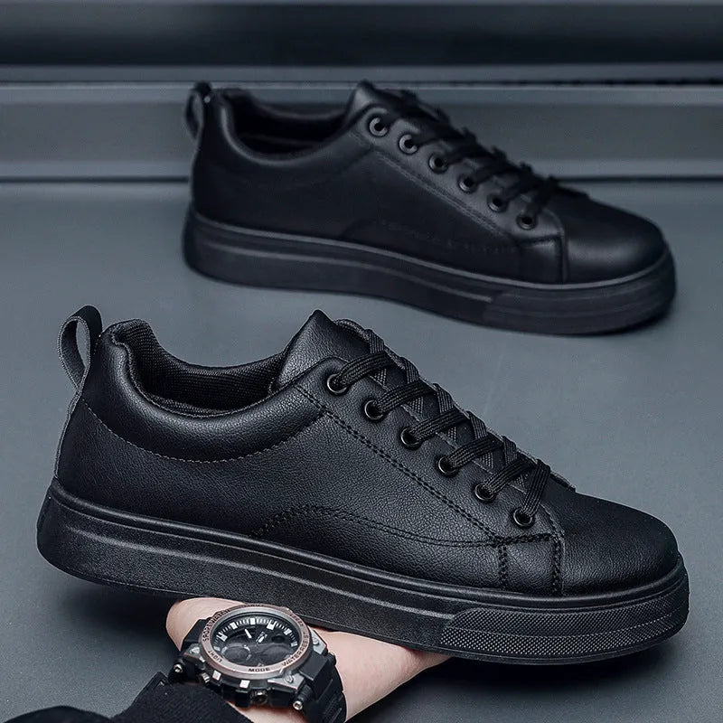 Men's low-top Korean-style casual sneaker in black with a white rubber sole and round toe.