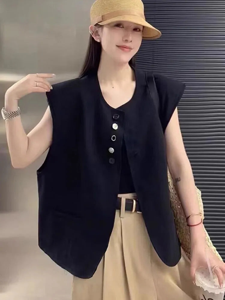 Women's loose fit polyester vest with pocket in beige or black colours