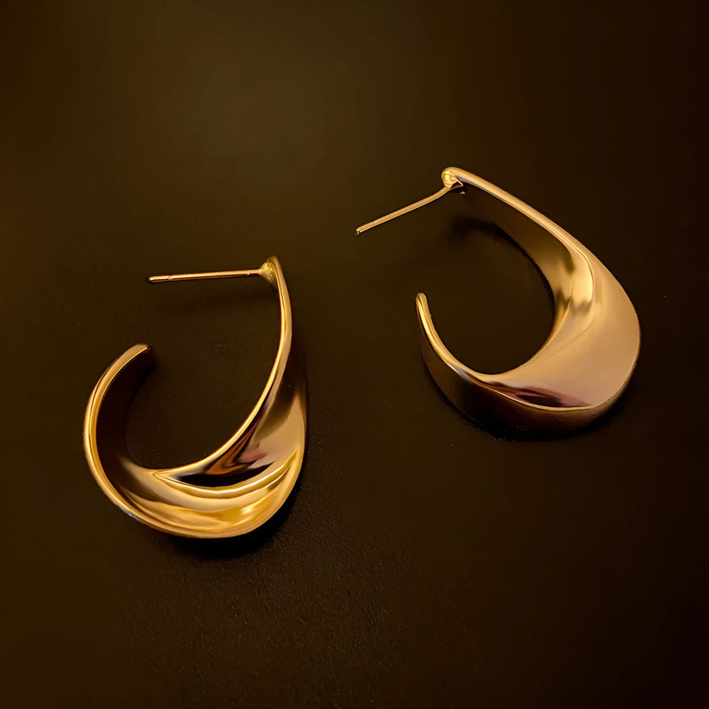 Metal twisted geometric earrings with round elements in gold or silver electroplated finish