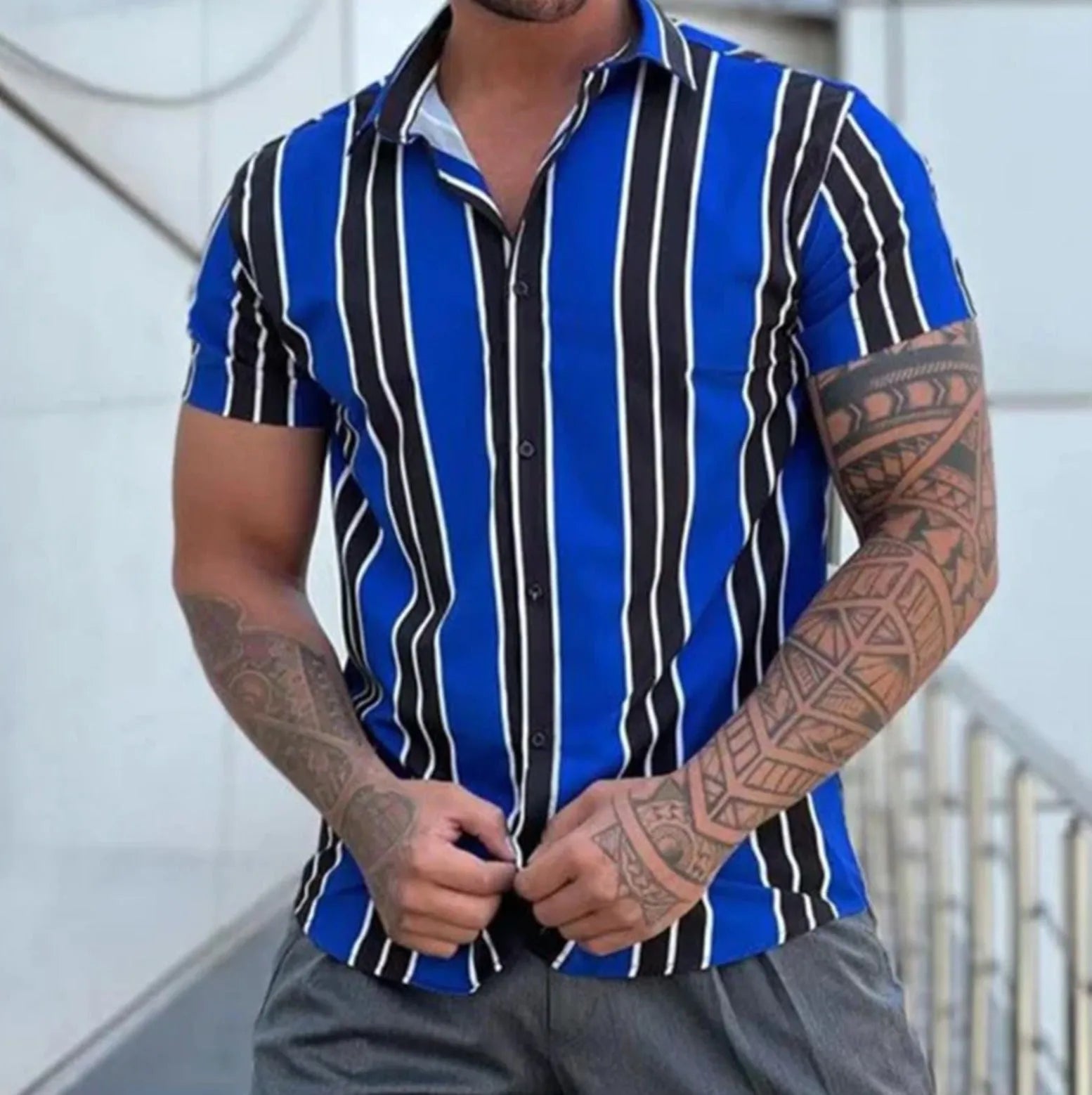 Printed fashion Hawaiian shirt for men with flower pattern in polyester, short sleeves, summer street style.