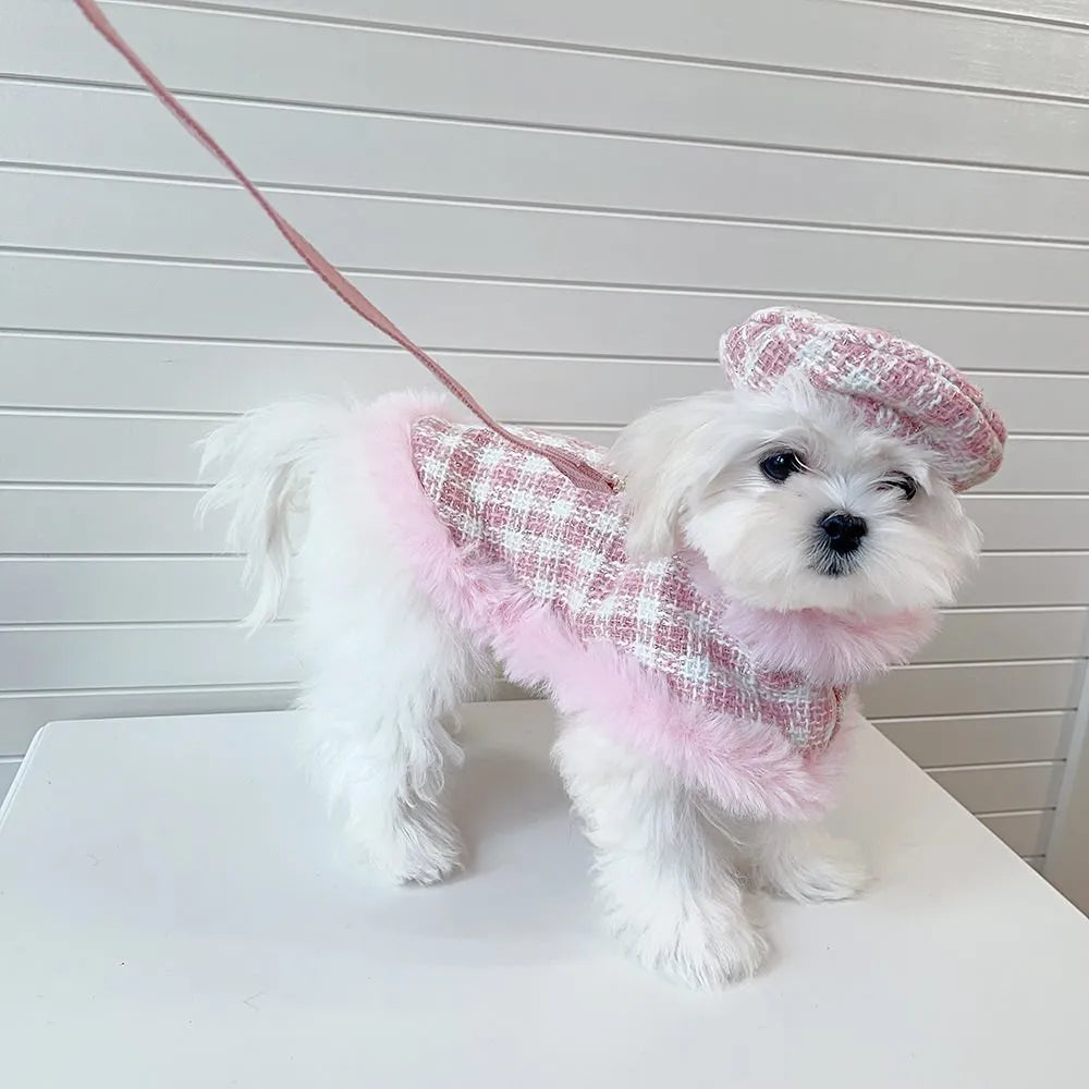 Pink polyester cat cloak with traction rope and matching beret for female pets