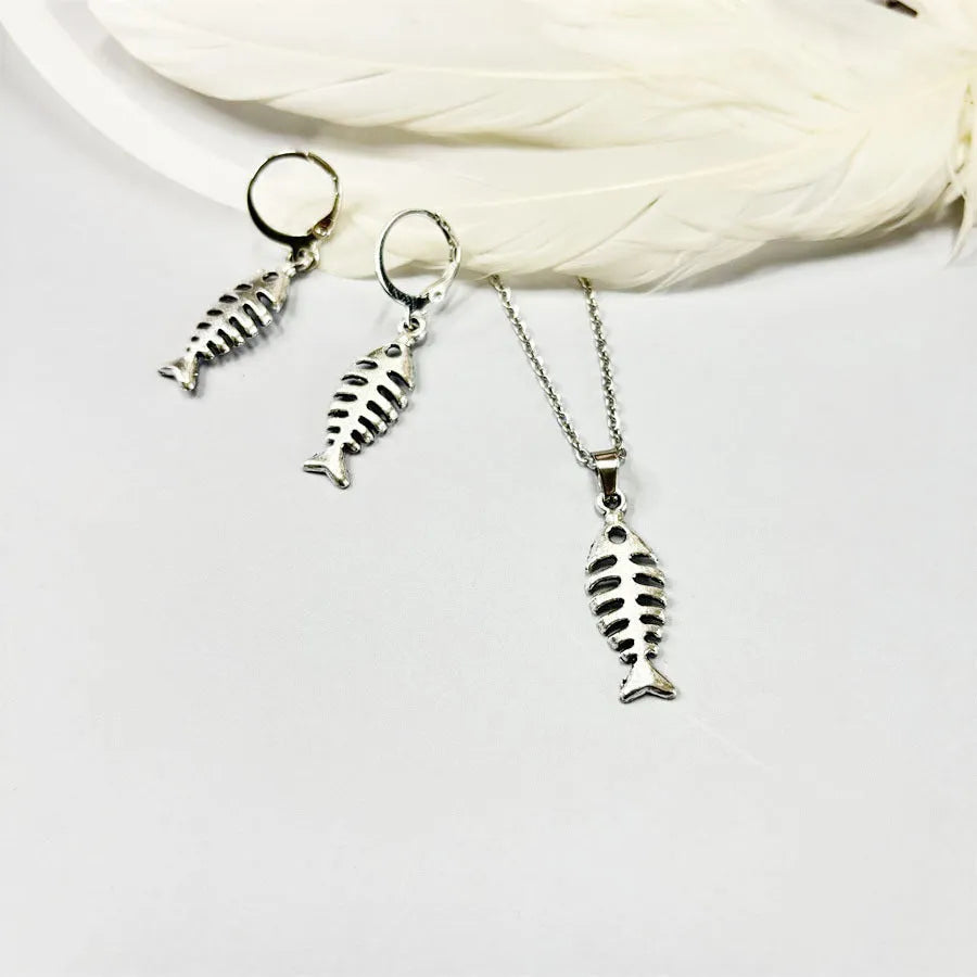 Retro style fishbone pendant necklace and matching earrings set on an alloy O-chain
