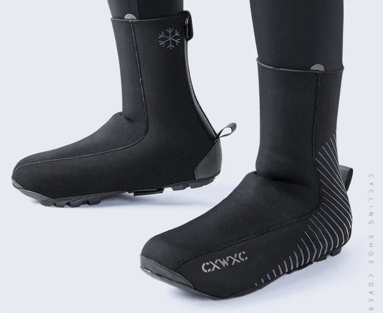 GIYO CX-204 black bike shoe cover with neoprene fabric, reflective strip, and rear zipper