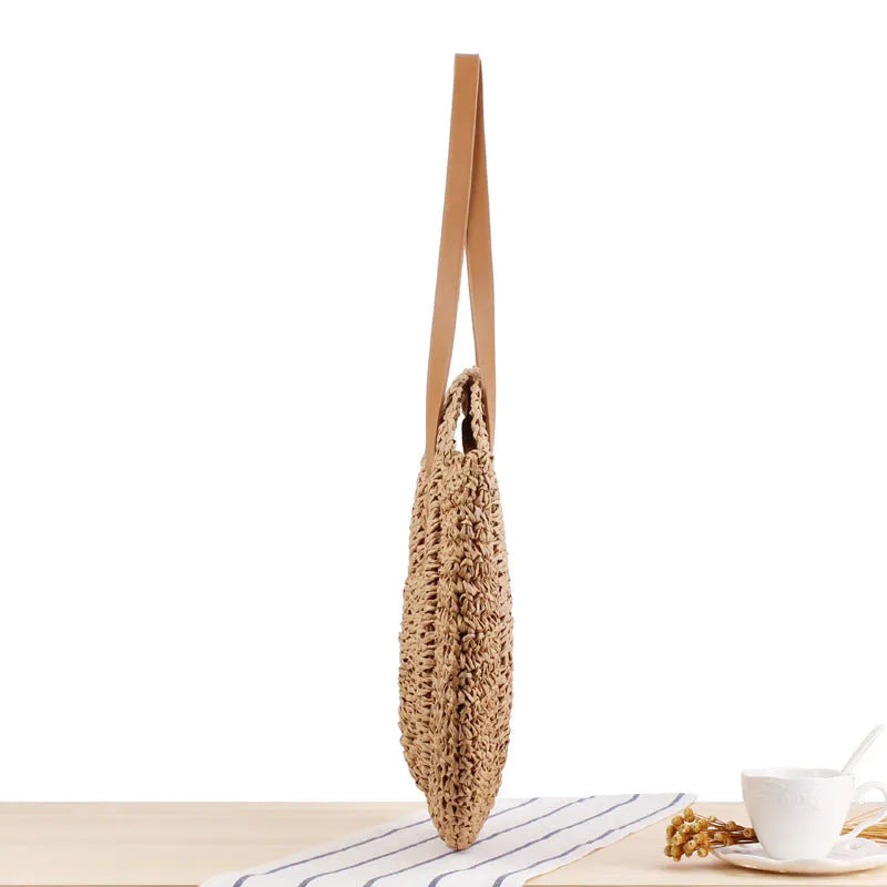 Round straw shoulder bag in large beige colour with zipper closure and woven texture