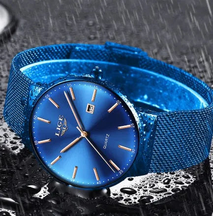 Men's stainless steel wristwatch with a 40mm dial on a 24cm adjustable strap.