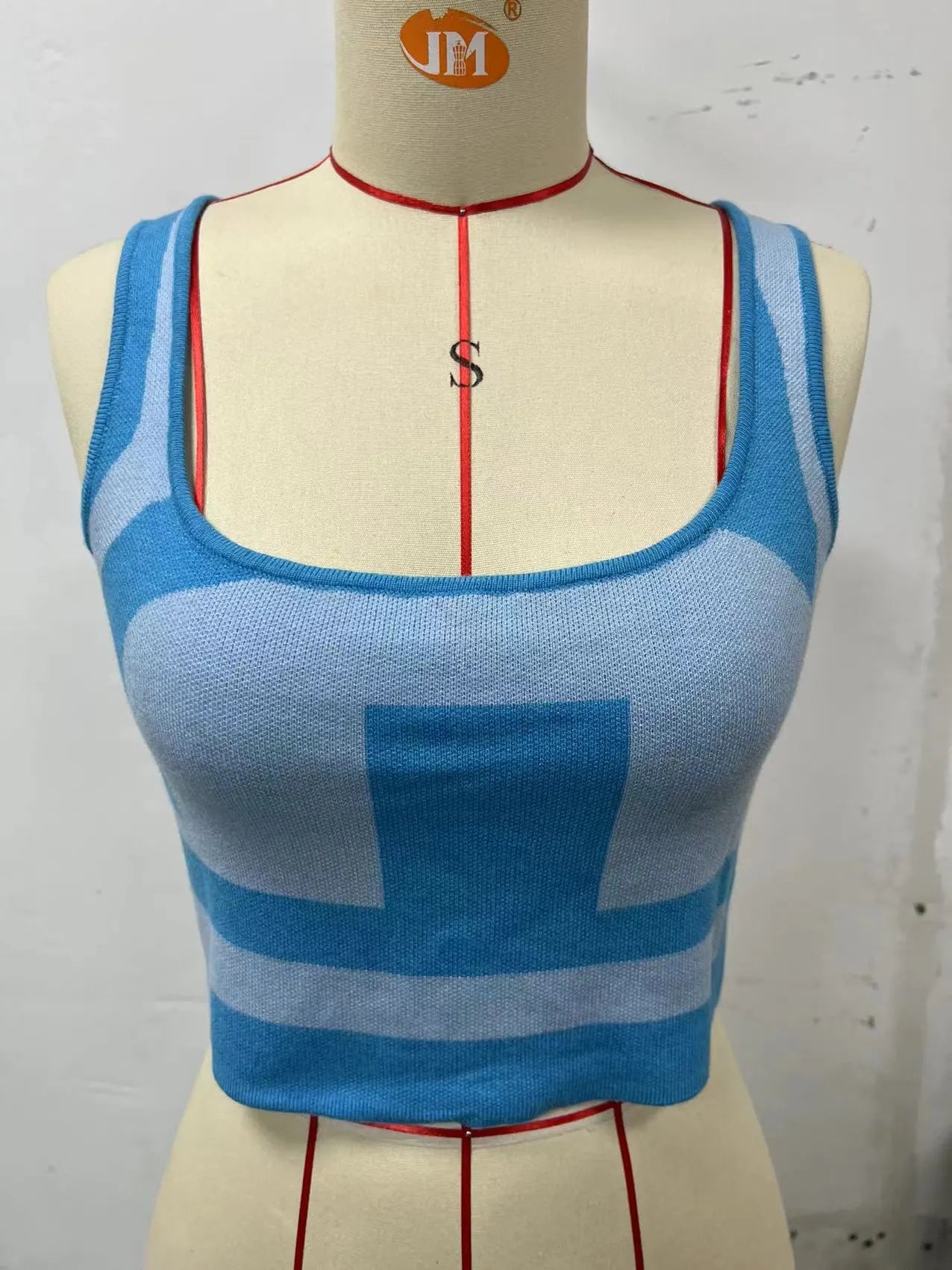 Women's U collar camisole with contrast colour detailing in slim fit street fashion style