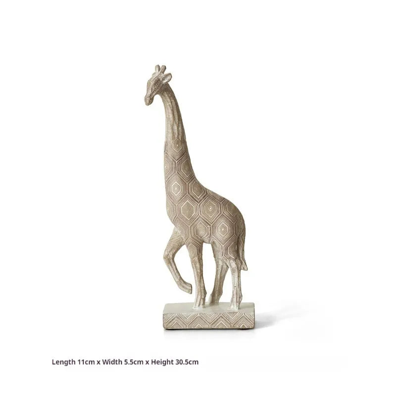Wood colour European style giraffe resin ornament measuring 11cm high for home decoration
