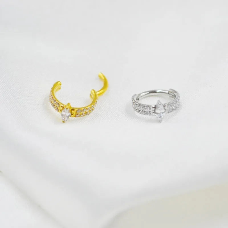 Close-up of a heart-shaped zircon diamond look earring in titanium steel, showing silver or gold colour on a 1.2x8mm setting.