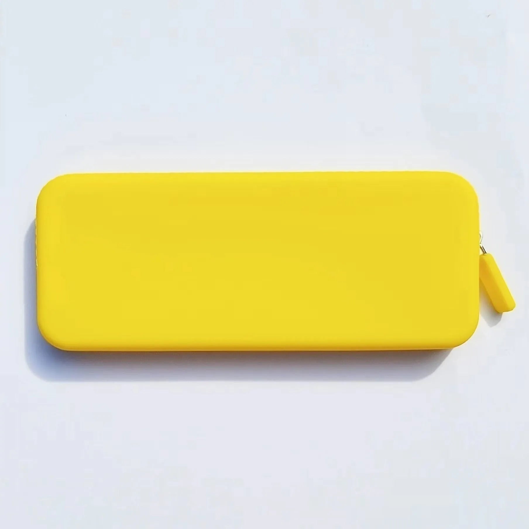 Silicone dustproof travel makeup brush storage bag in various colours, showing size 20x8x2.5cm.
