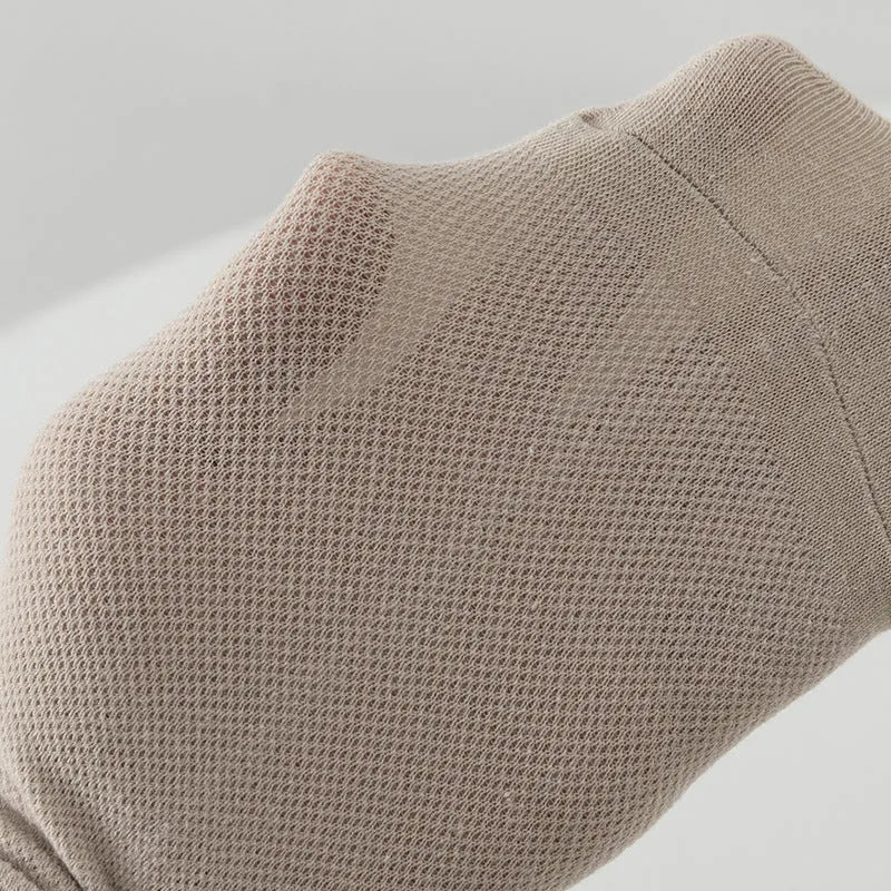 Men's solid colour low-cut boat socks made from polyester fibre on a plain background.