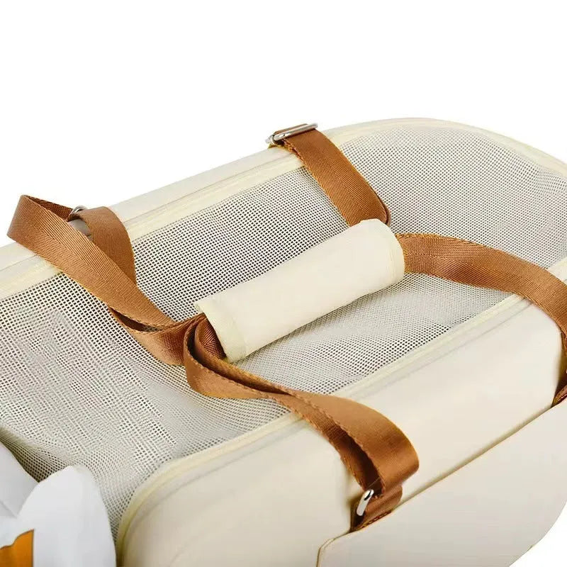 Hard-sided beige pet travel crate with EPE padding, dimensions 43x25x22.5cm